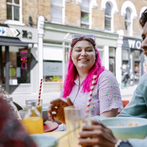 Walthamstow photoshoot - March 2022 students eating and drinking, lunch
