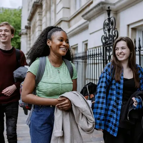 Students smiling together 