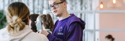 22/09/2021.Open Day - UoP ..All Rights Reserved - Helen Yates- T: +44 (0)7790805960.Local copyright law applies to all print & online usage. Fees charged will comply with standard space rates and usage for that country, region or state.